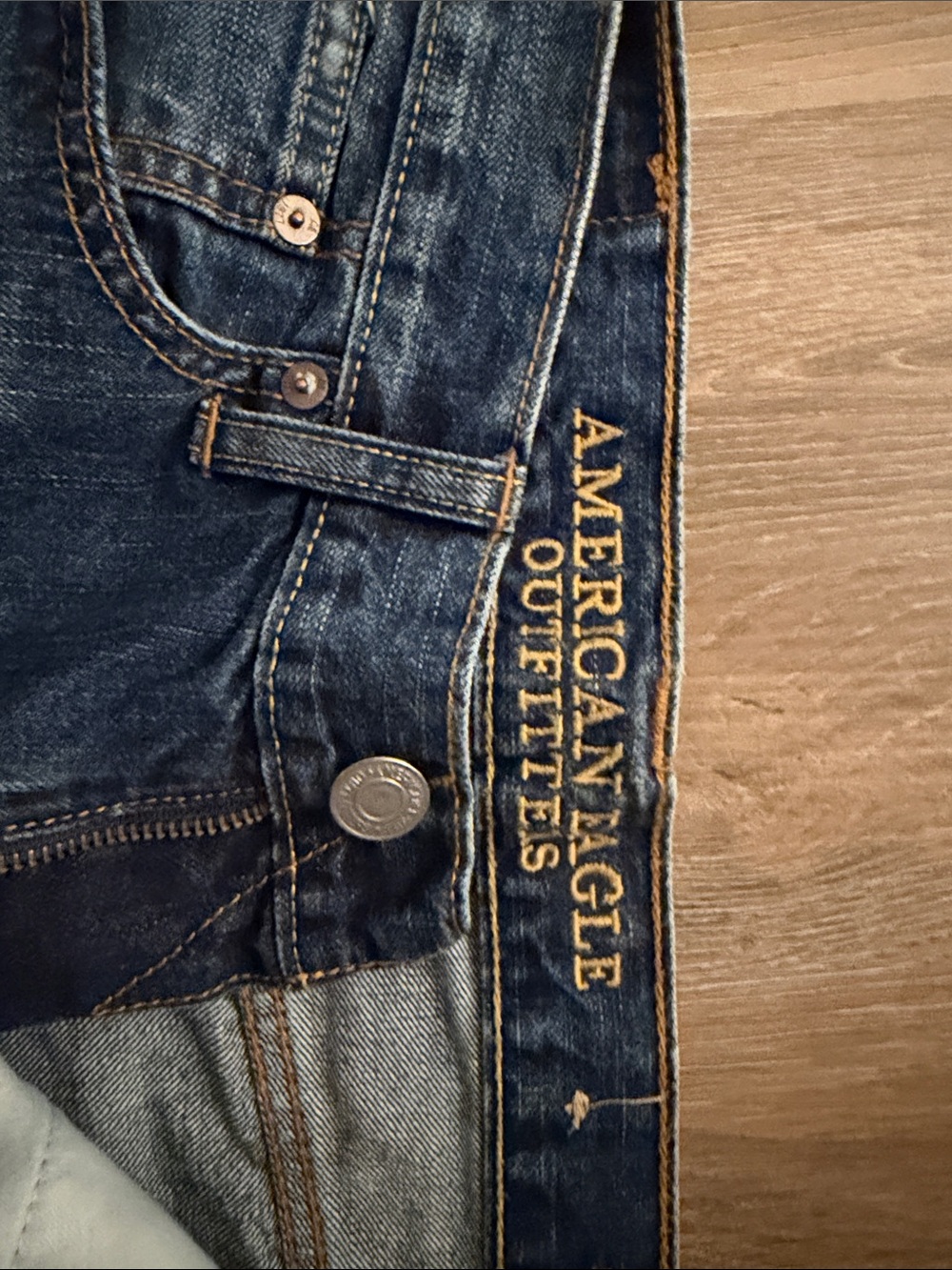 American Eagle Outfitters Men’s Medium Dark Blue Relaxed Straight Jeans - Picture 3 of 4